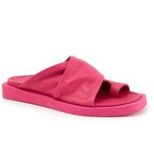 Bueno Jerika Hot Barbie Pink Leather Toe Ring slip On Flat Sandals